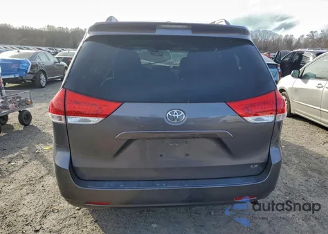 2011 Toyota Sienna Le z USA, uszkodzony, nr VIN 5TDKK3DCXBS156040